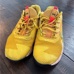 Mens Nike React Gold Athletic Shoes Size 13
